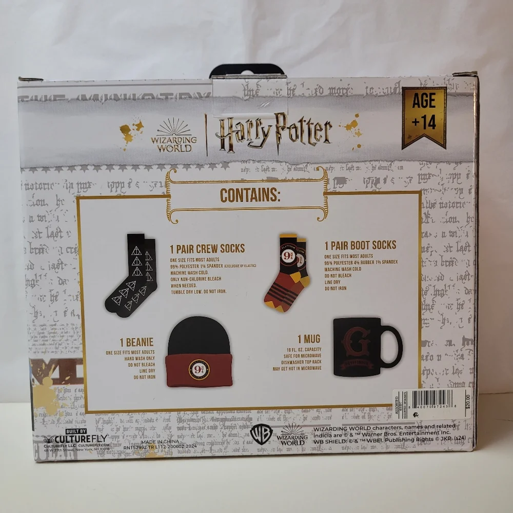Hogwarts Harry‎ Potter Boxed Gift Set: Coffee Mug, Socks, Beanie Hat. Wizzard.